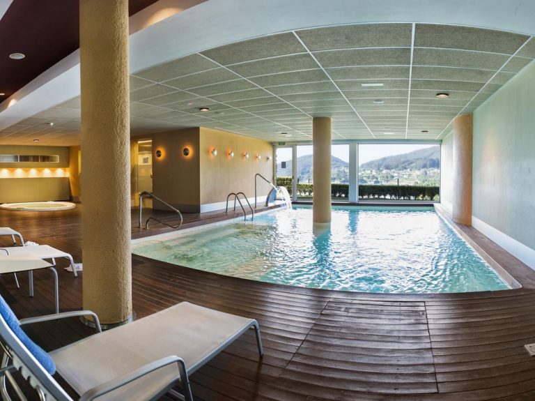 ostentoso hotel con zona de spa en Viveiro